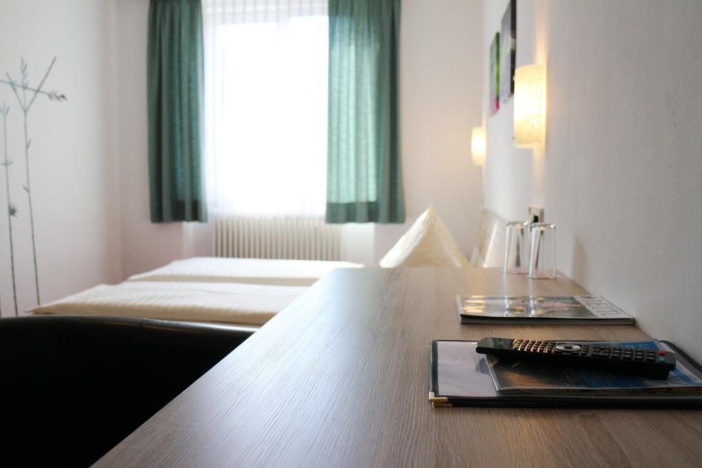 Hotel Gasthof Kasino Villach Habitación foto